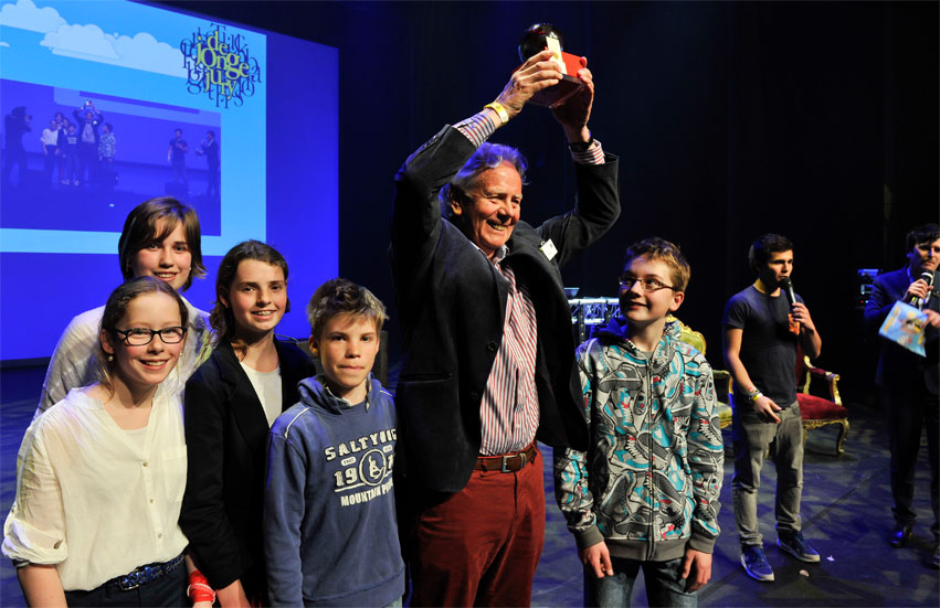 Rob Ruggenberg krijgt de Prijs van de Jonge Jury