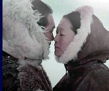 Inuit kus door neuzen te wrijven