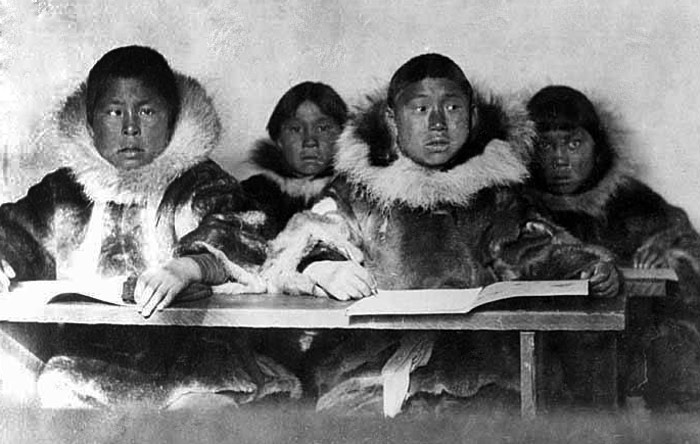 Inuit kinderen op school, 1906